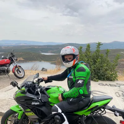 Mono Cuero Moto Modelo Jarama Verde